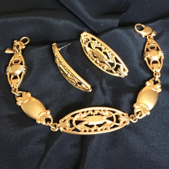 Gold Brushed Ornate Link Bracelet & Stud Earrings - Picture 3 of 5